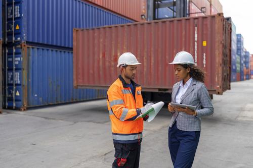 南昌乾龙物流电商产业园到南昌市上海路青山湖区多远