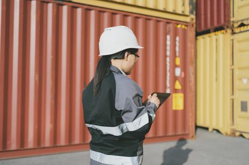 中国重庆到英国整柜海运专属集装箱通道