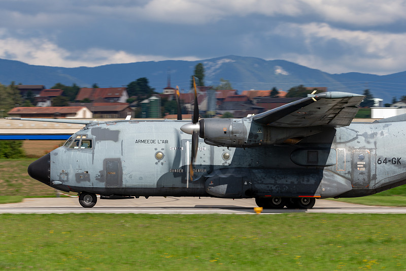 中国福建厦门到美国客机腹舱带货