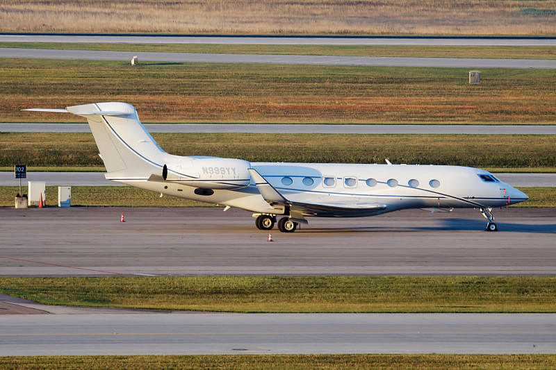 中国江西南昌到越南客机腹舱带货