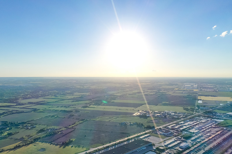 中国浙江宁波到塞尔维亚客机腹舱带货