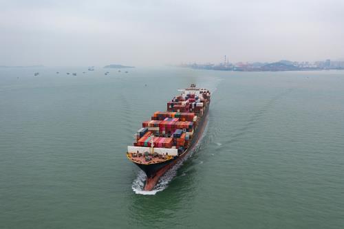 中国福建厦门到马来西亚非标准货物仿制运动鞋海运直航